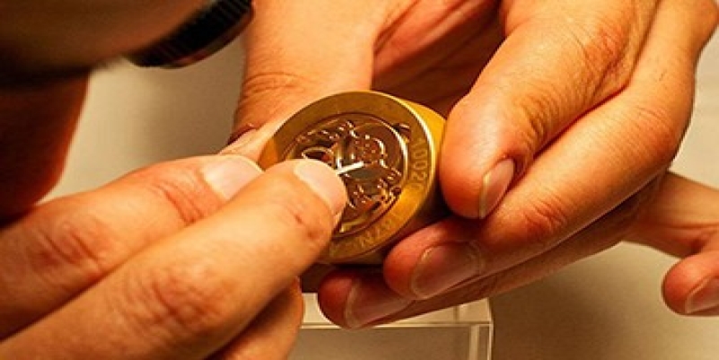 深圳劳力士玫瑰金表带维修